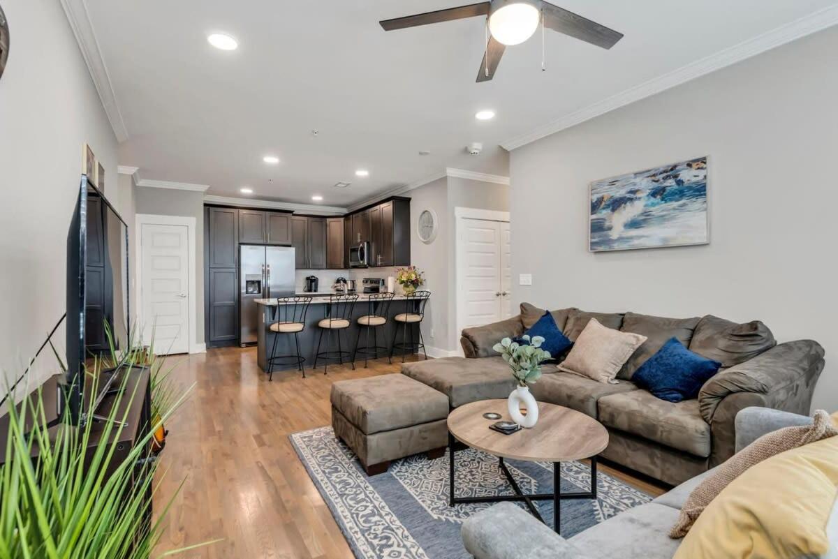 Modern Nations - Walkable - 5 Mi Downtown