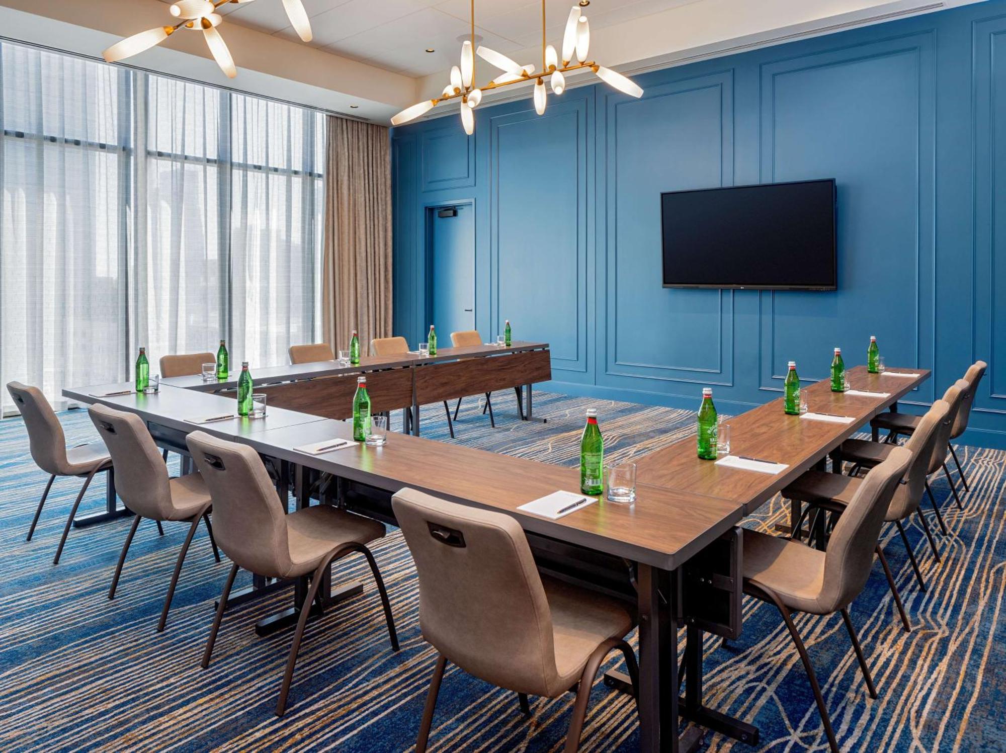 Hotel Tempo By Hilton Downtown 3*