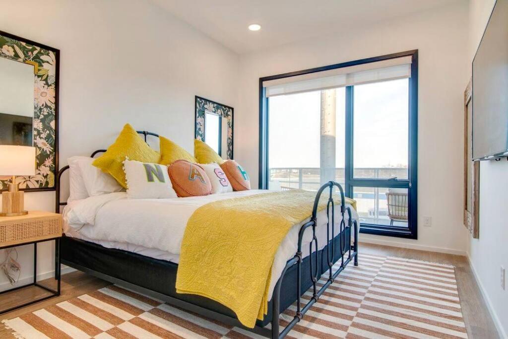 Stylish Downtown W/ Pool & Parking Apartment Nashville