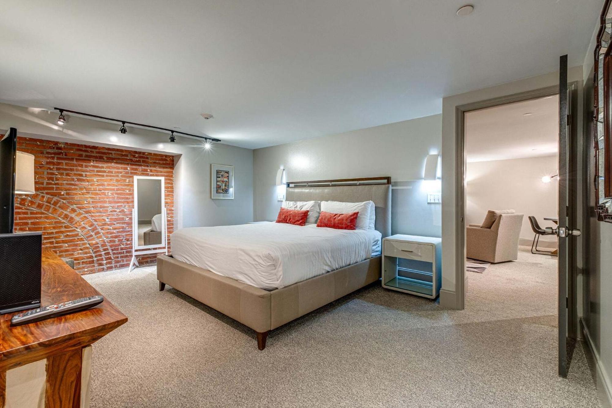 Aparthotel Riverfront Lofts