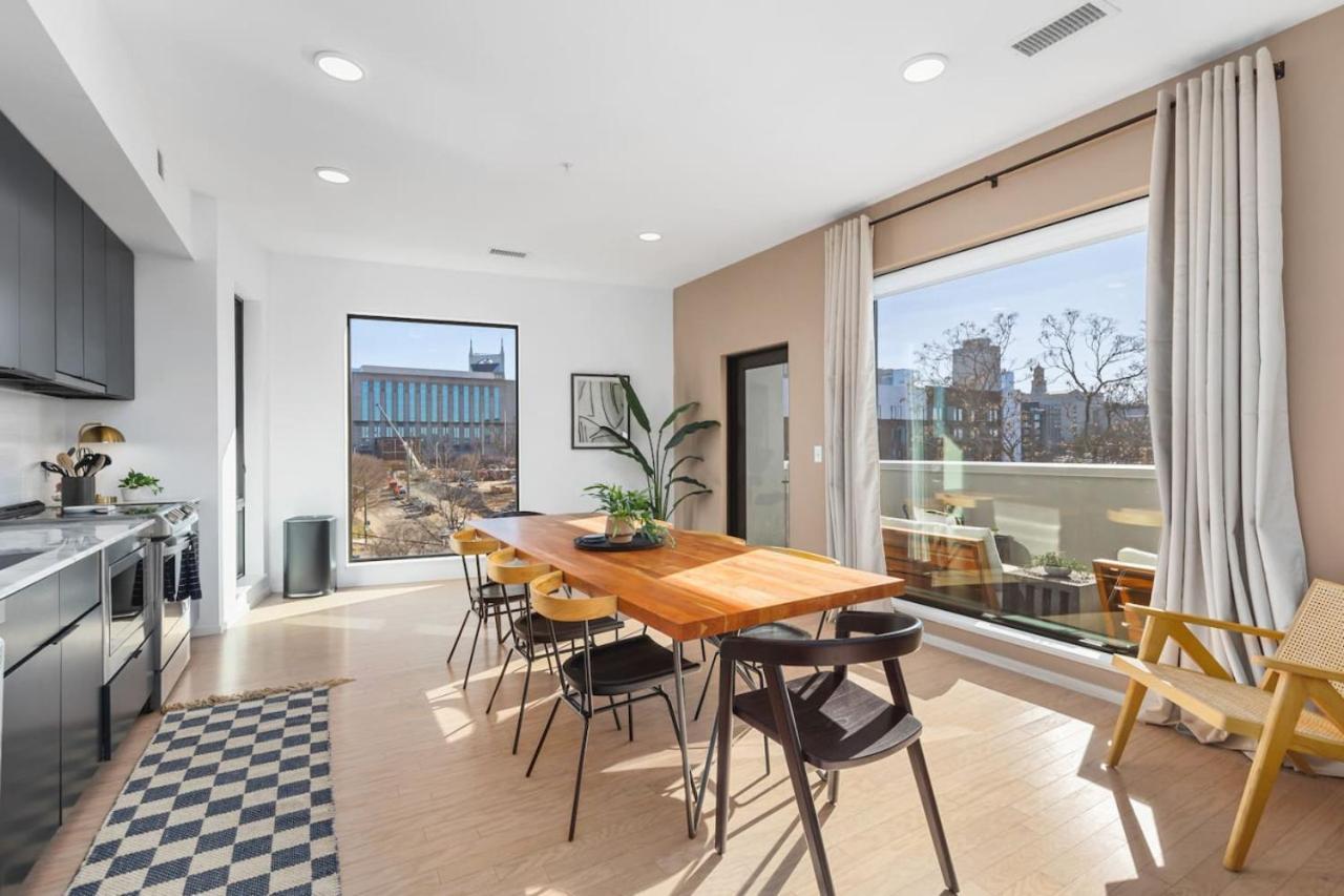 Apartment Penthouse With Patio Walk To Downtown 3 Bedrooms 5 Beds *