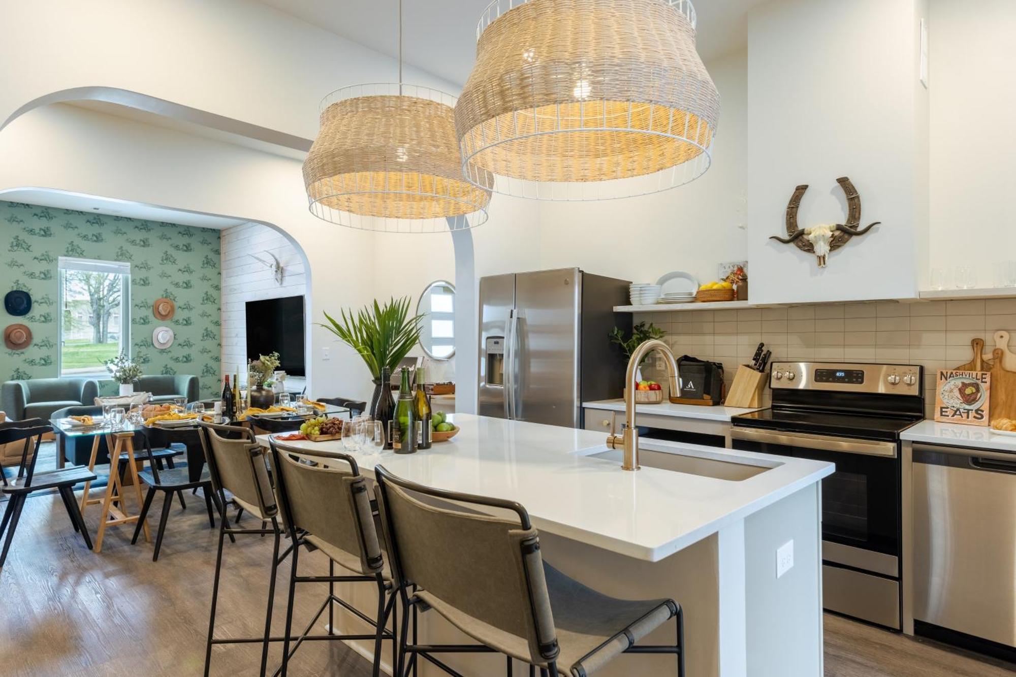 Outrider 1018 By Avantstay Private Balcony Minutes To Broadway Downtown Apartment
