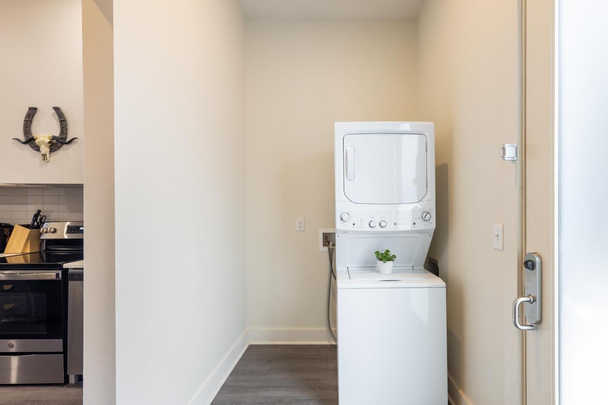 Apartment Outrider 1018 By Avantstay Private Balcony Minutes To Broadway Downtown