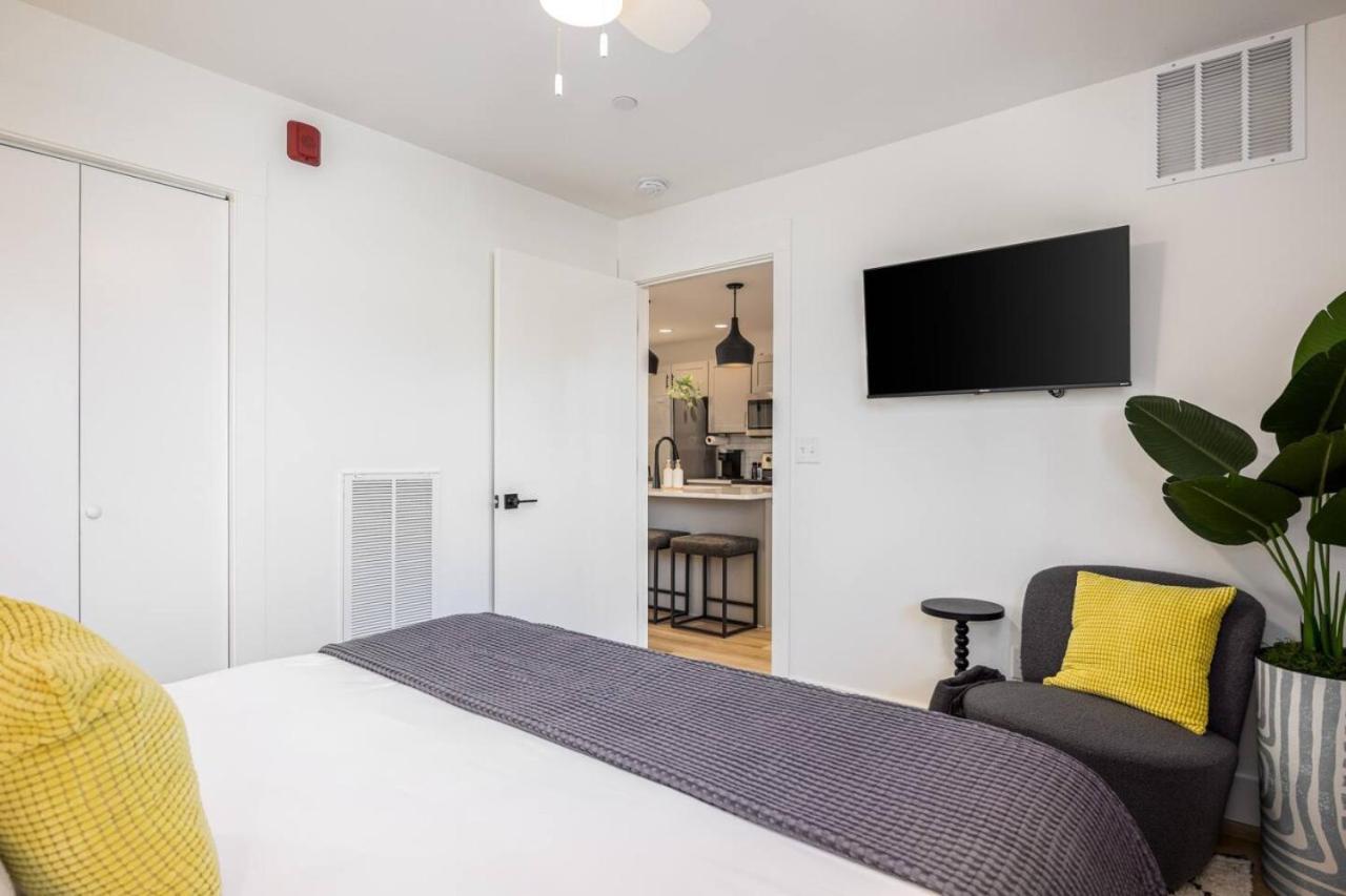 Bright With 3 Beds 2 Bedrooms Walk To Grocery Apartment