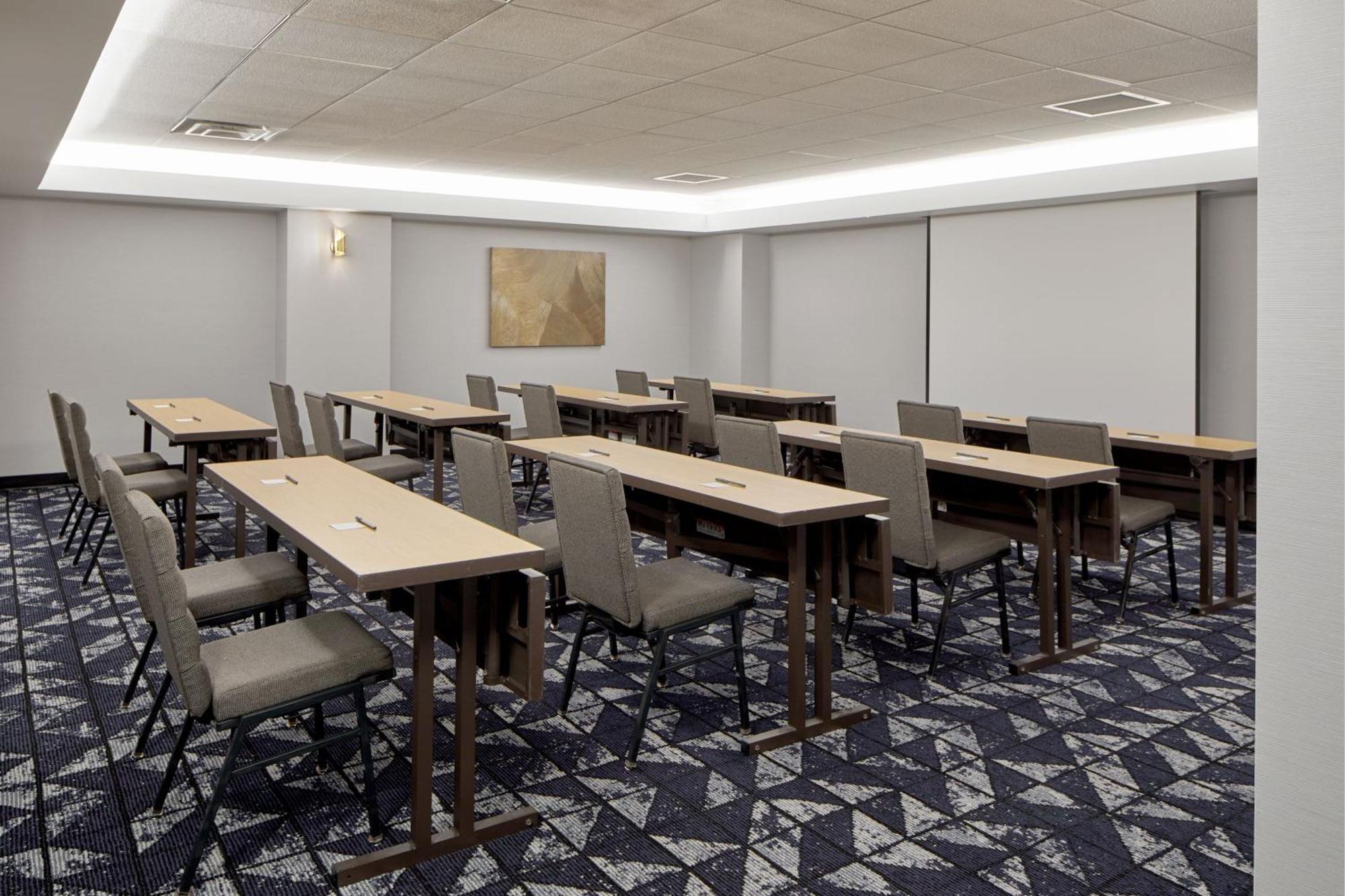 Courtyard By Marriott Downtown