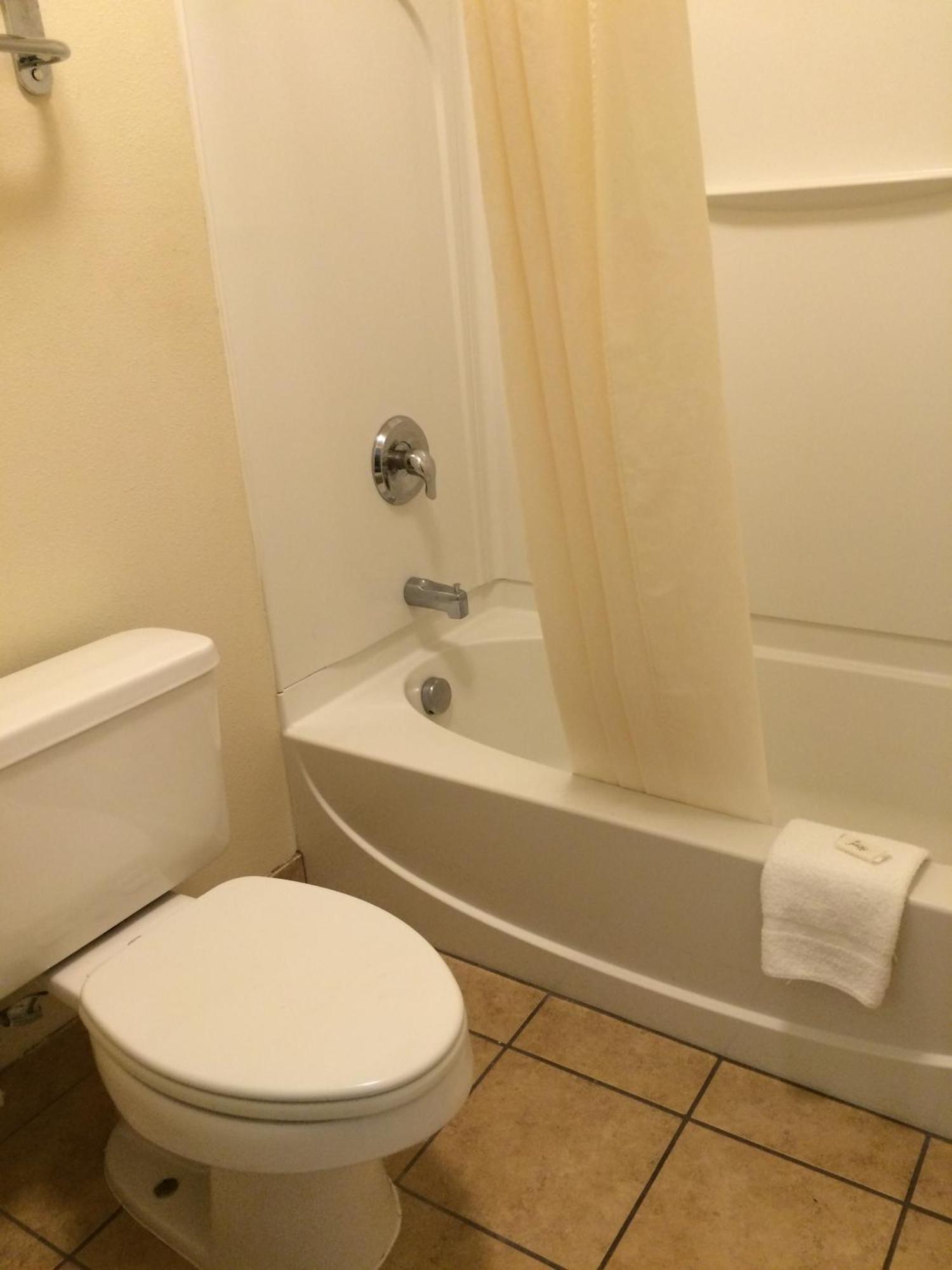 Americas Value Near Downtown 2*