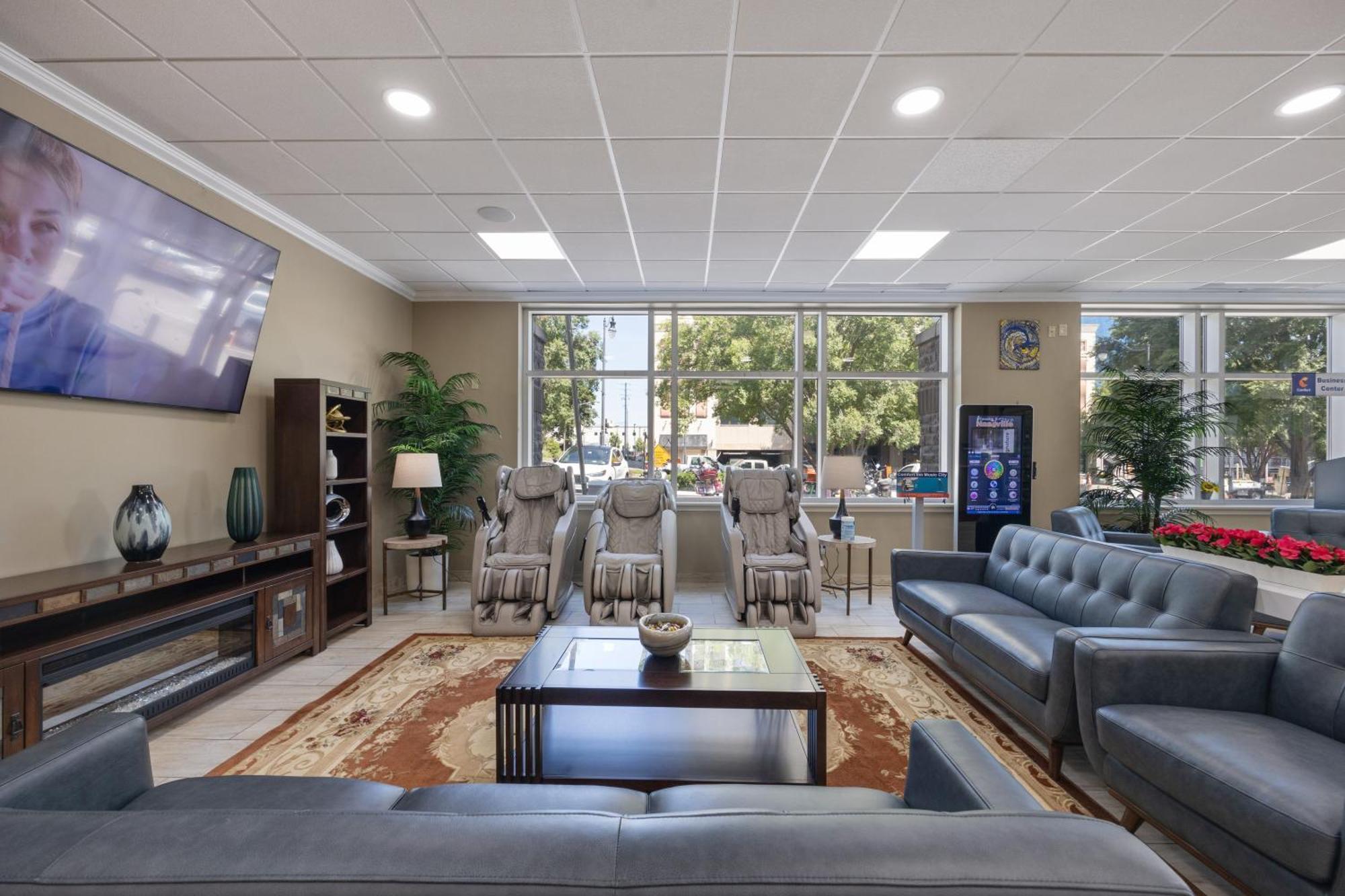 Comfort Downtown - Music Center 4*