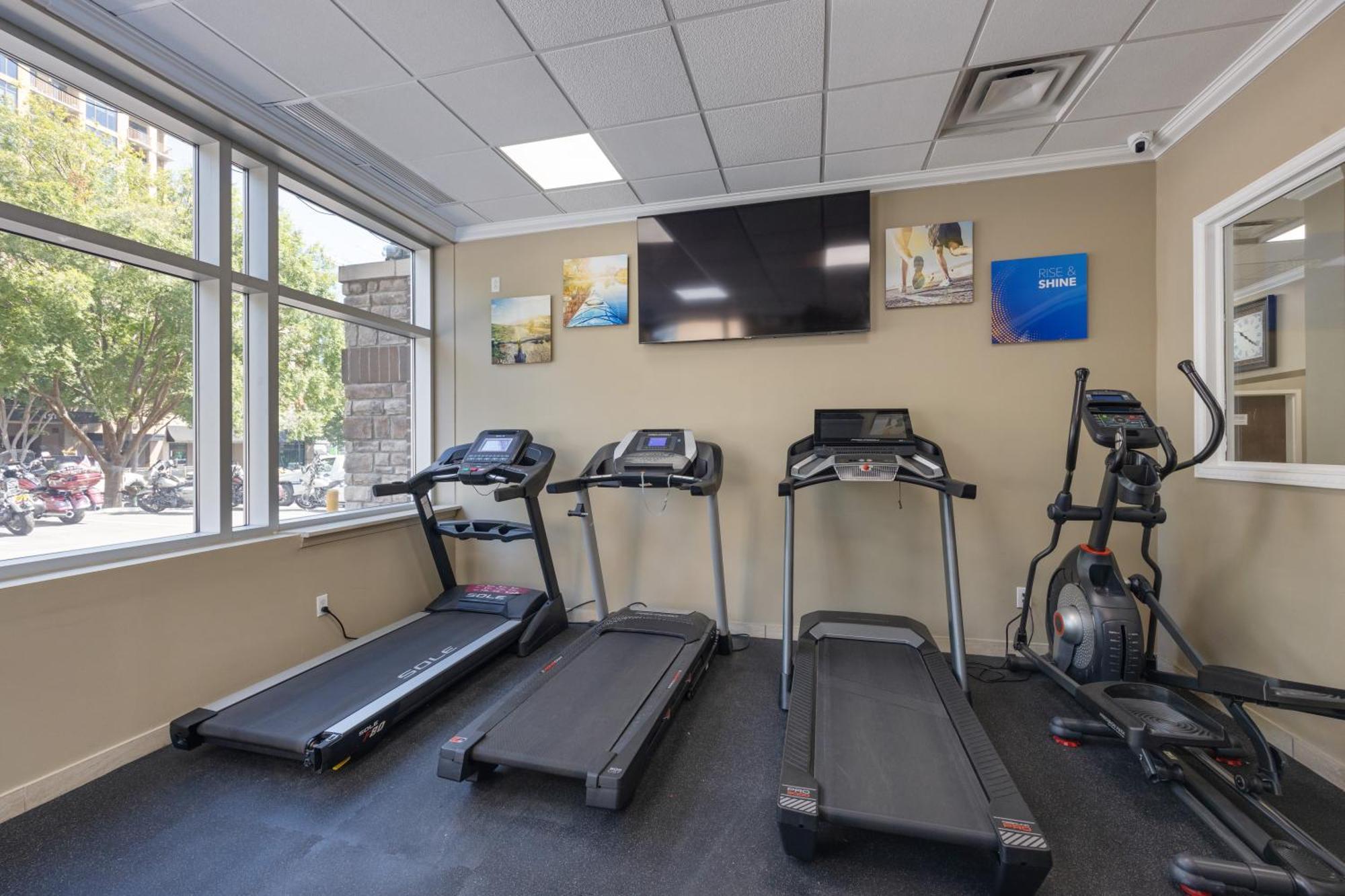 Comfort Downtown - Music Center 4*