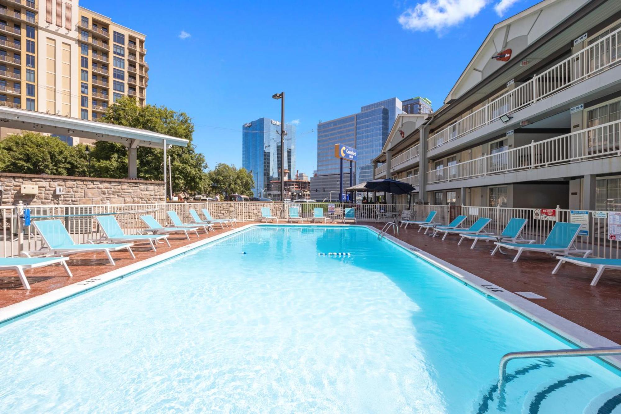 Inn Comfort Downtown - Music Center 4*