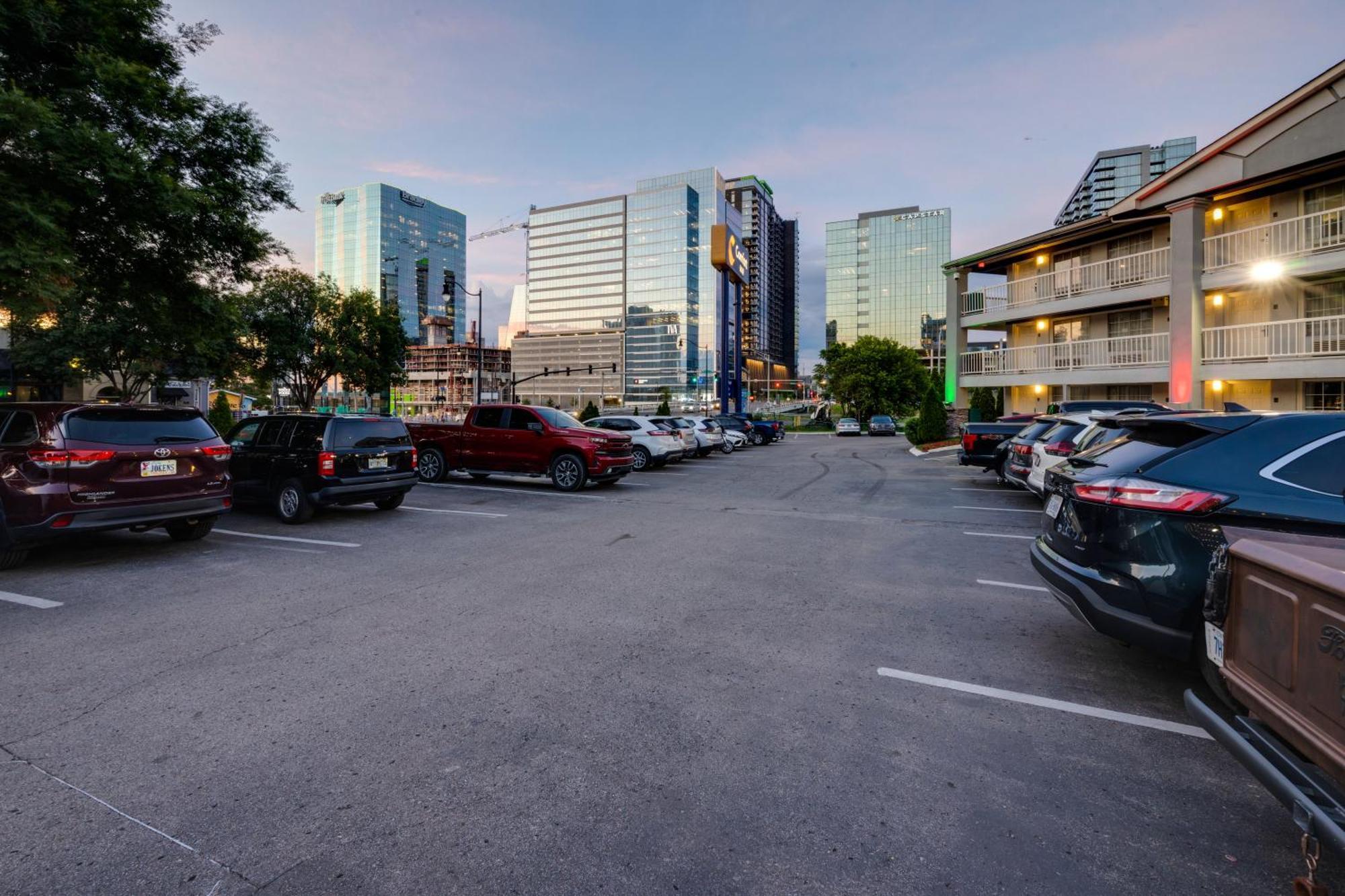Comfort Downtown - Music Center Inn 3*