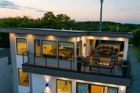 Holiday home Modern Luxury Hot Tub Mini Golf Elevator Views