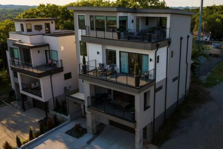 Holiday home Modern Luxury Hot Tub Mini Golf Elevator Views Nashville