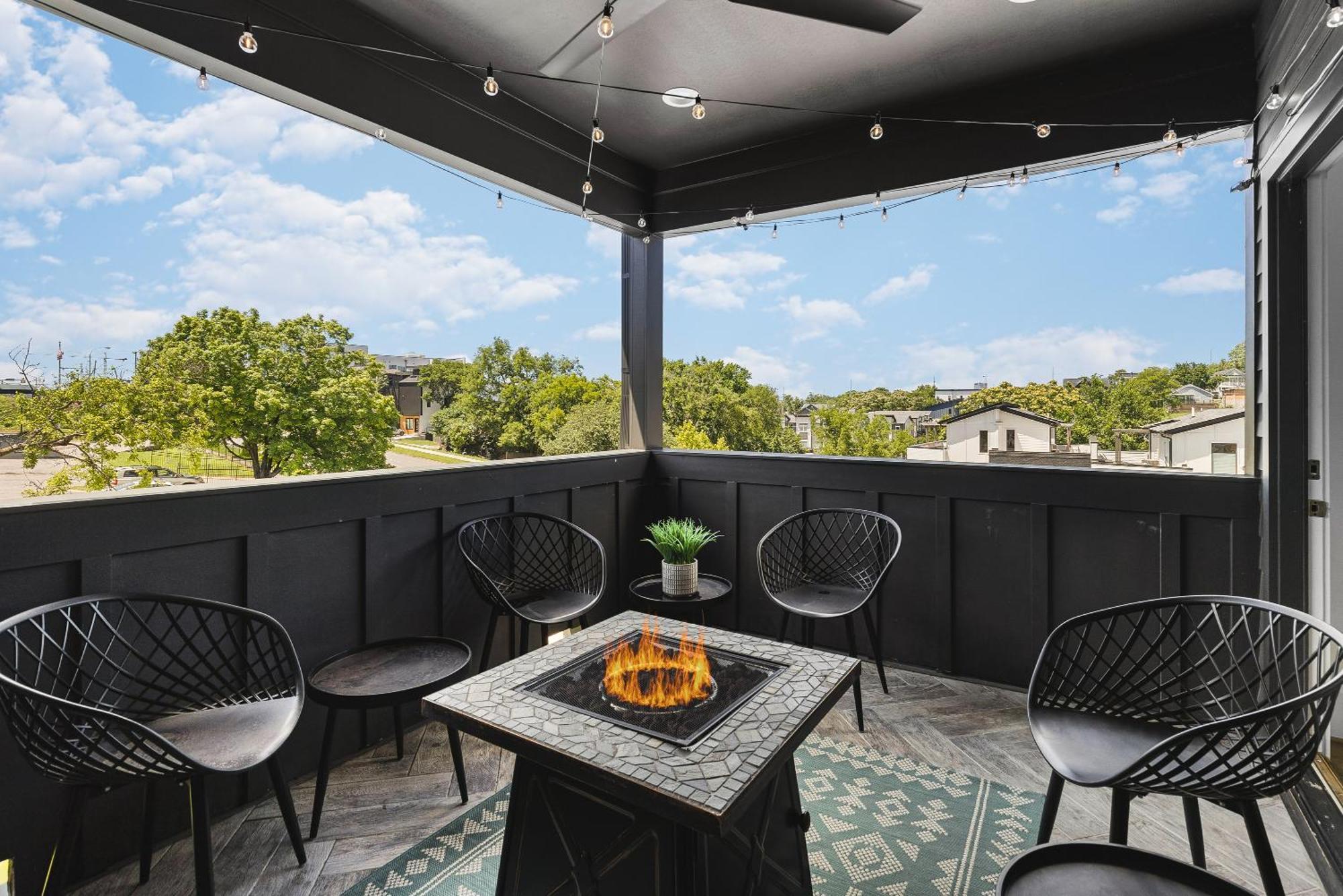 Walk To Belmont, 12 South With Private Patio And Garage Nashville