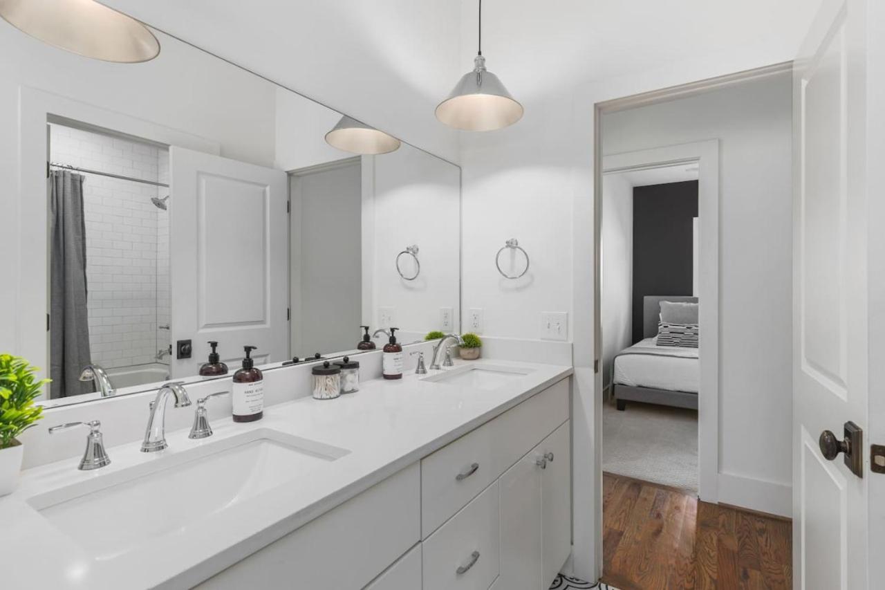 Holiday home Walk To Belmont, 12 South With Private Patio And Garage *