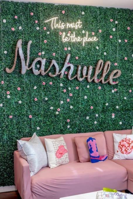 Pinkbme - 8 Min To Downtown, Free Parking * Nashville
