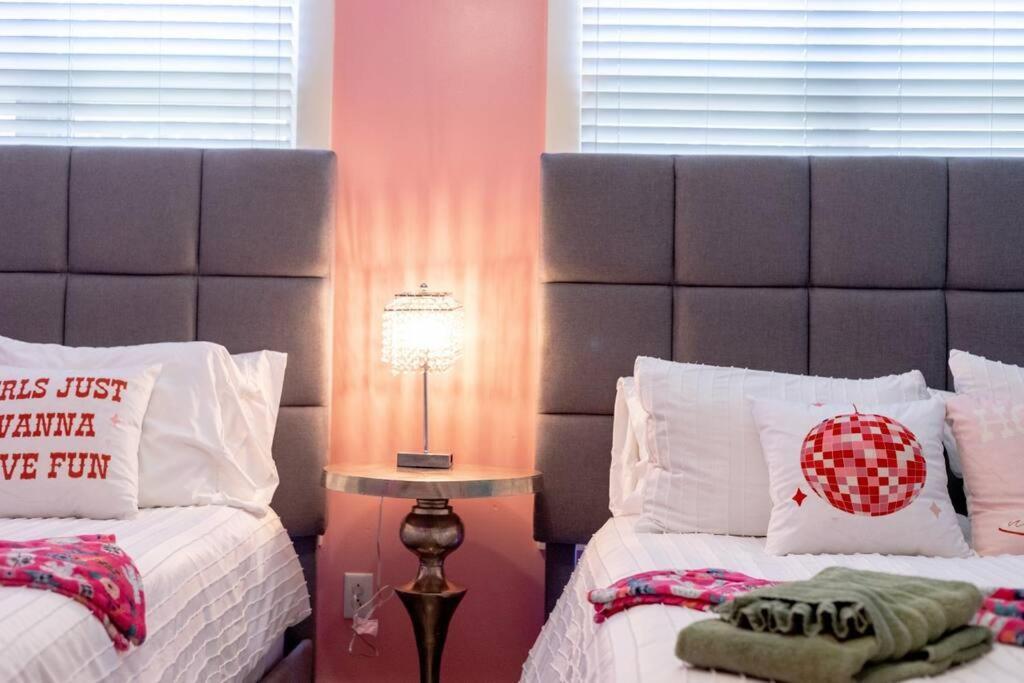 Pinkbme - 8 Min To Downtown, Free Parking *