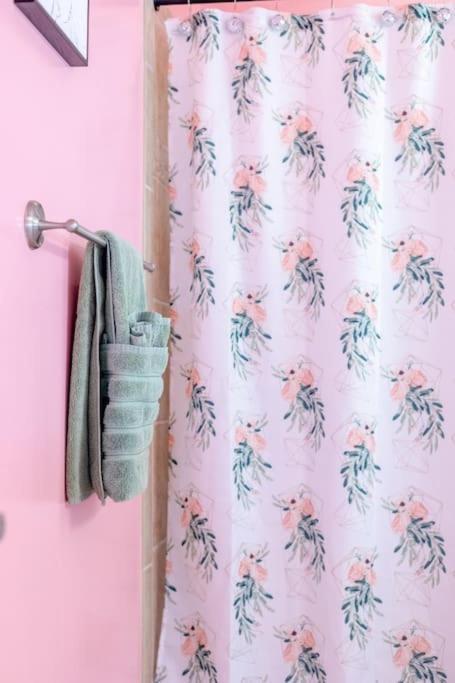 Pinkbme - 8 Min To Downtown, Free Parking *