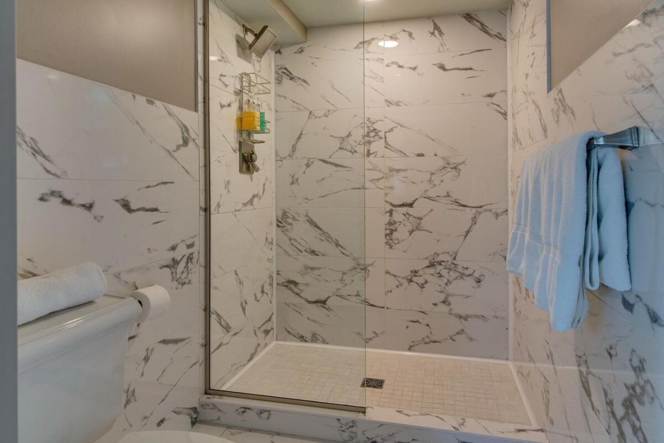 Riverfront Lofts Aparthotel 4*