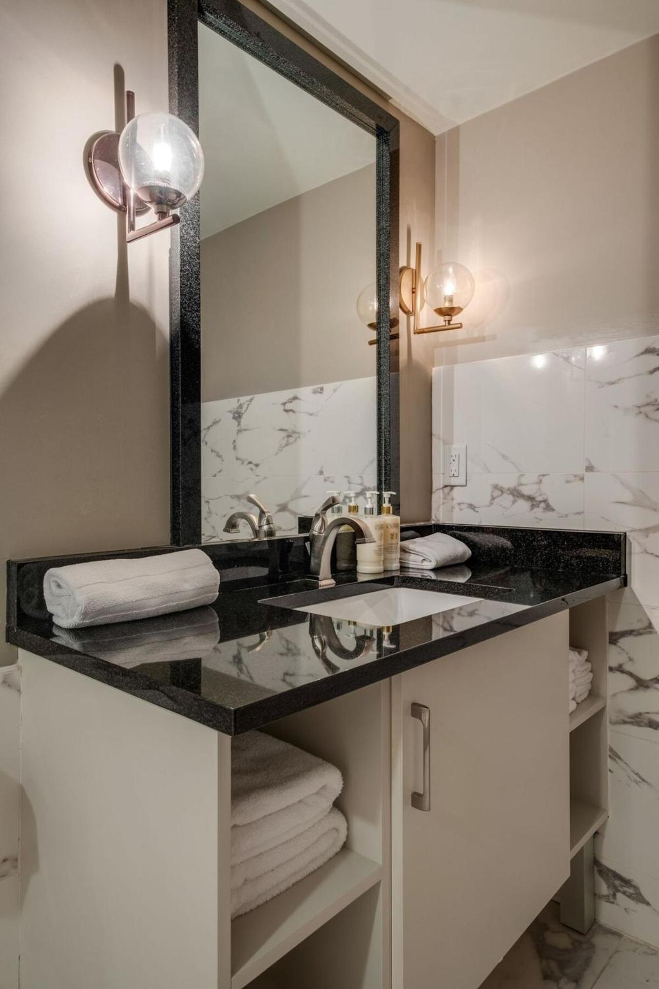 Riverfront Lofts Aparthotel