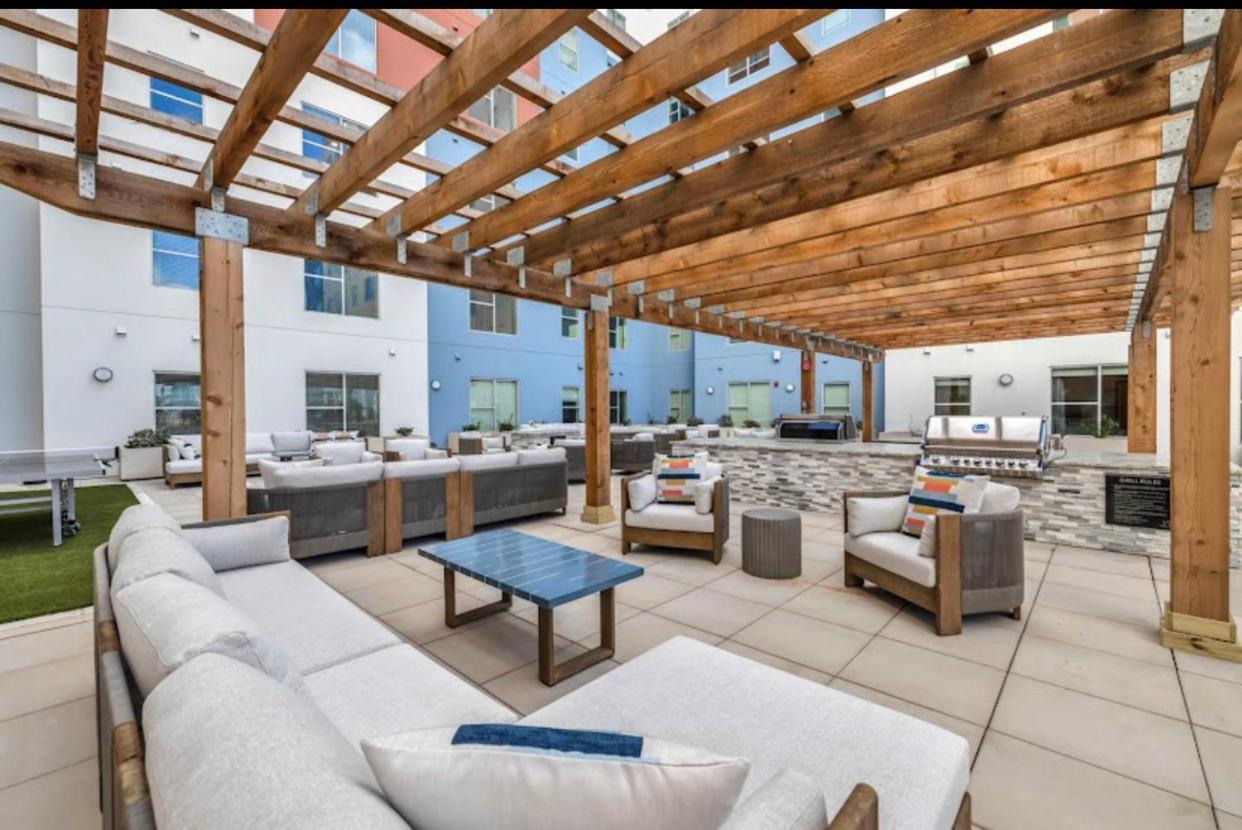 Spacious With Great Amenities Free Garage Parking