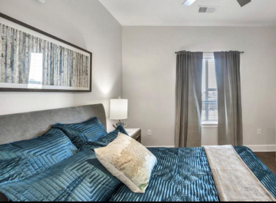 Apartment Spacious With Great Amenities Free Garage Parking