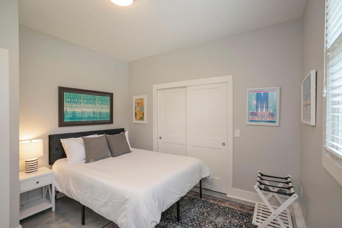 Spacious Modern Ranch 5 Miles To Downtown Holiday home *