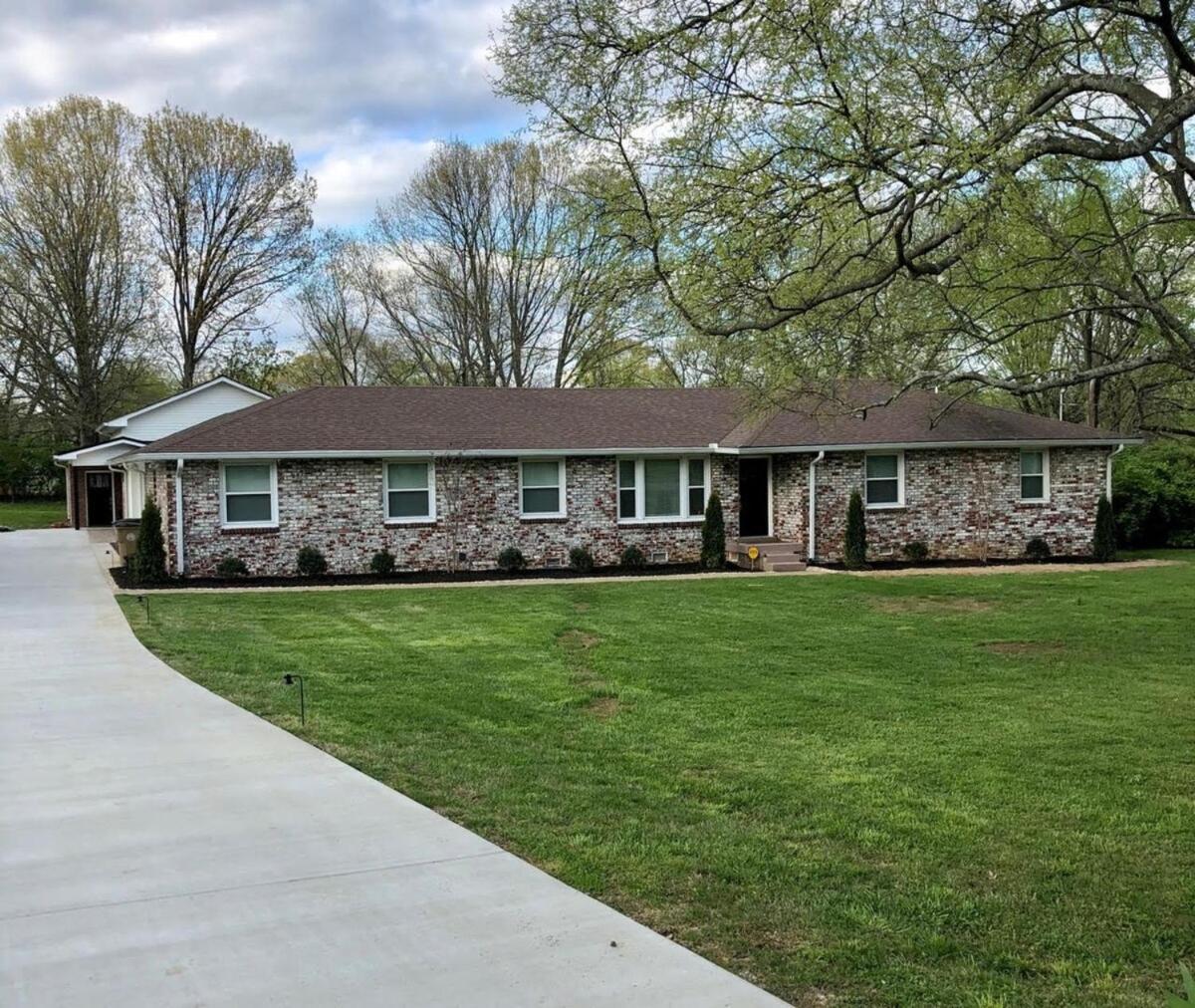 Spacious Modern Ranch 5 Miles To Downtown Holiday home Nashville