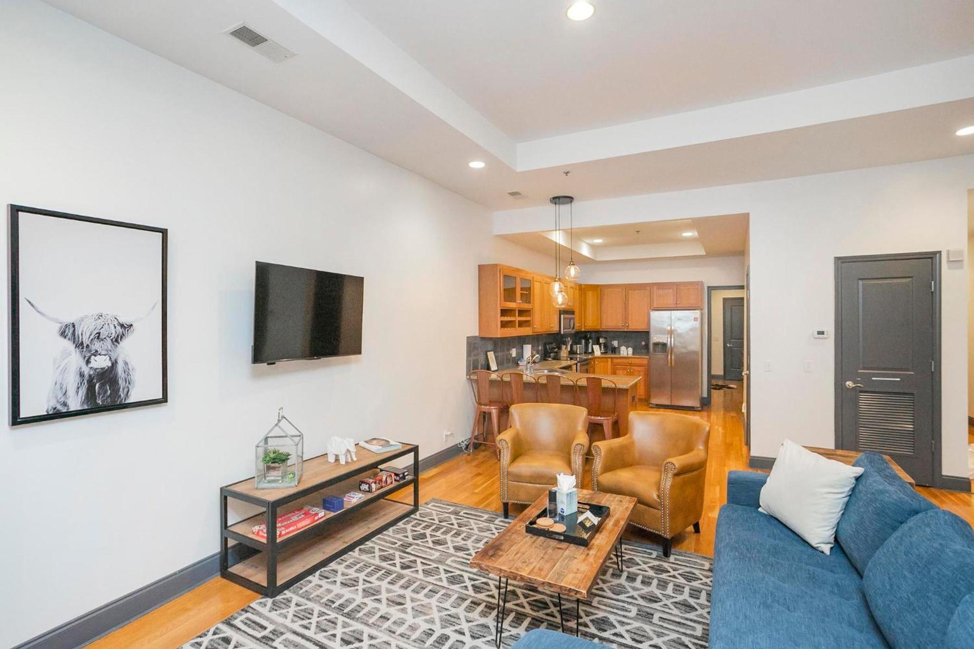 Loft Literally On Broadway Live Music & Bars Apartment