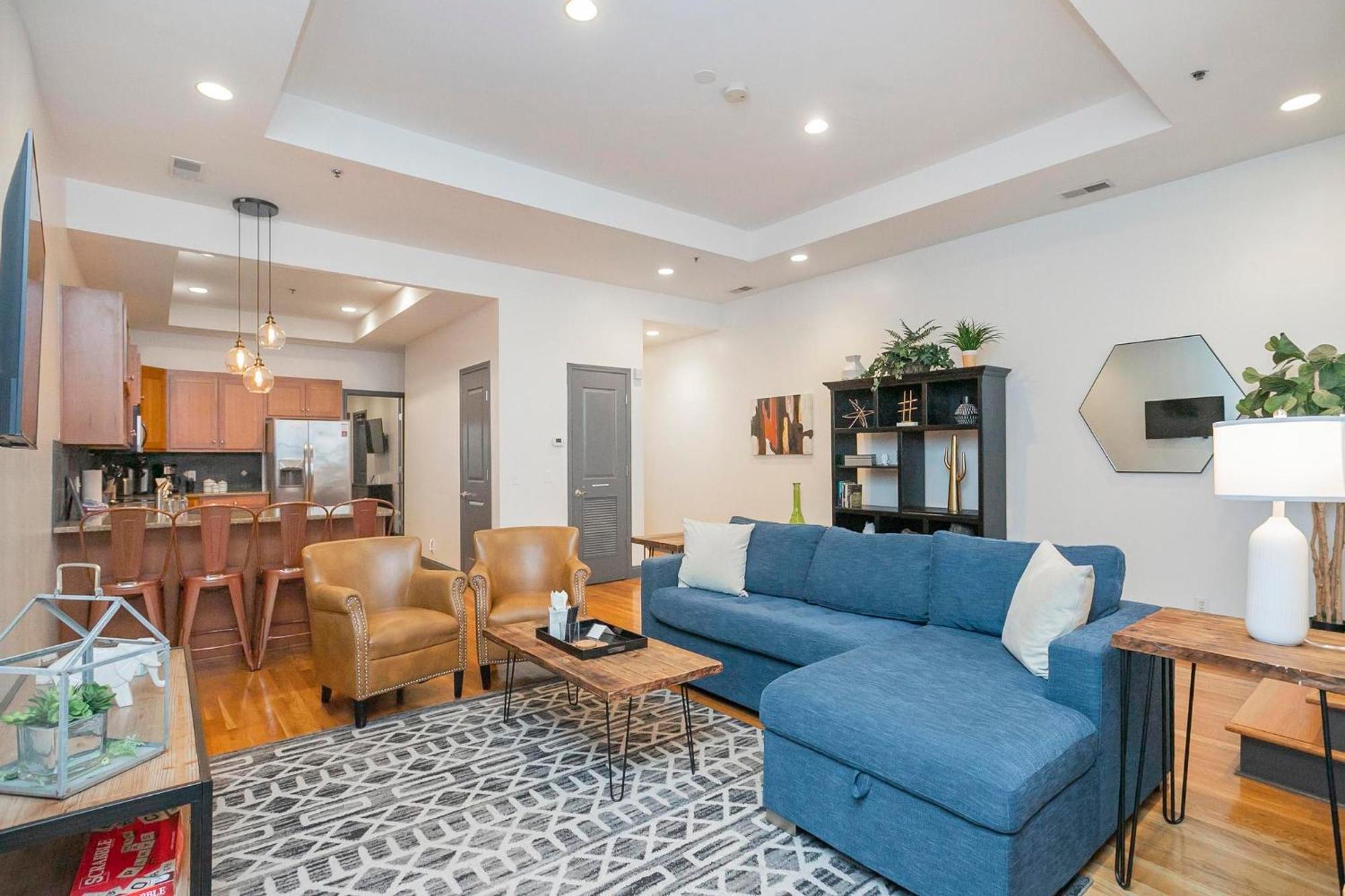 Apartment Loft Literally On Broadway Live Music & Bars *