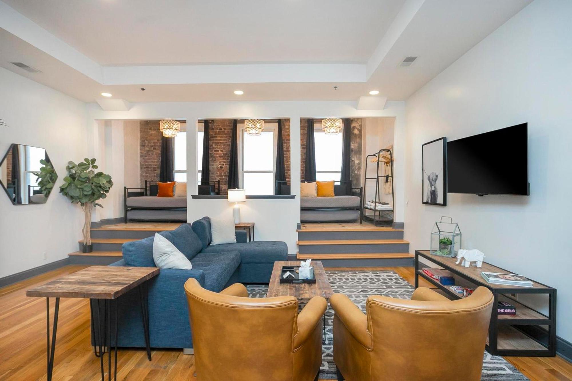 Loft Literally On Broadway Live Music & Bars Apartment *