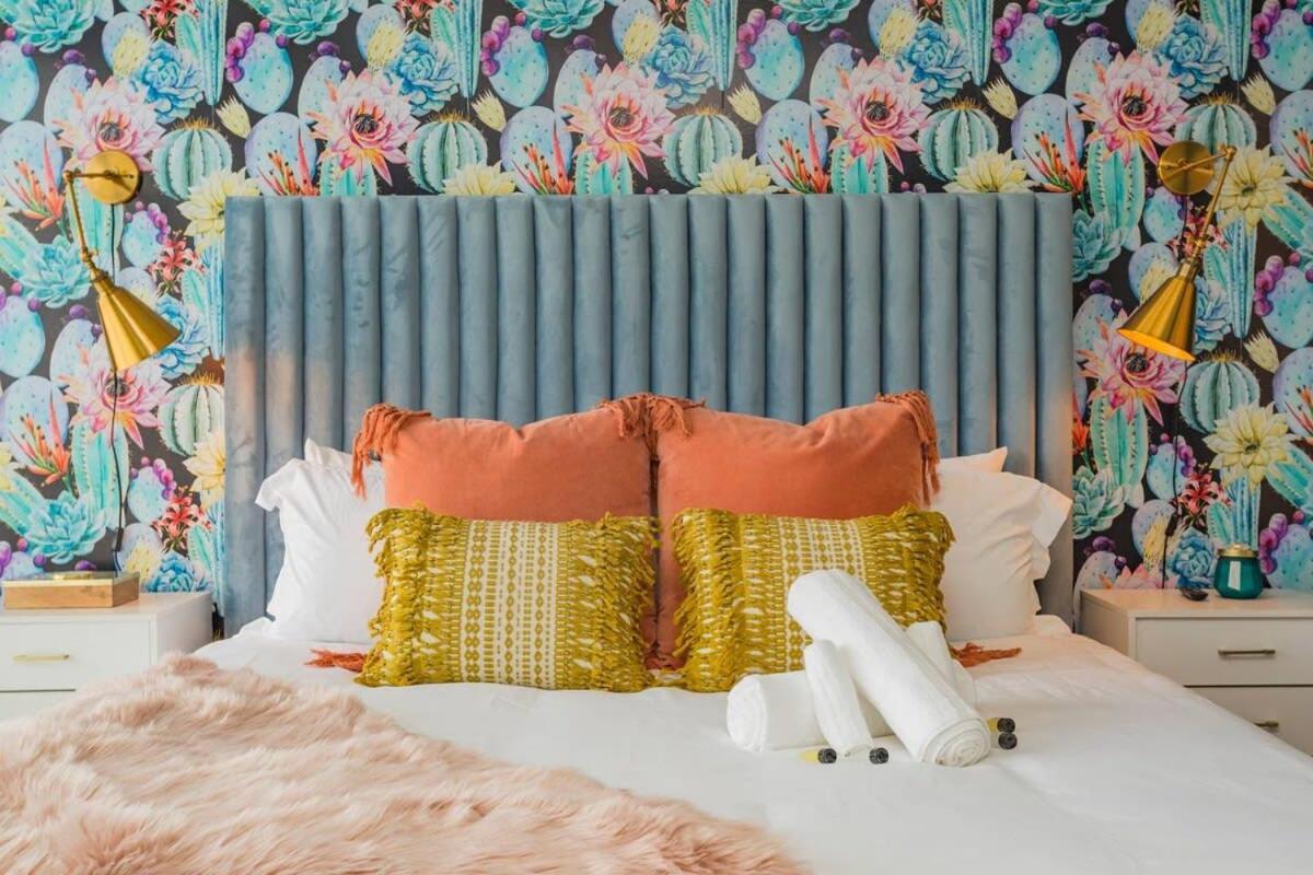 2 5 Miles To Dwntn 3 King Beds - Garage Parking *