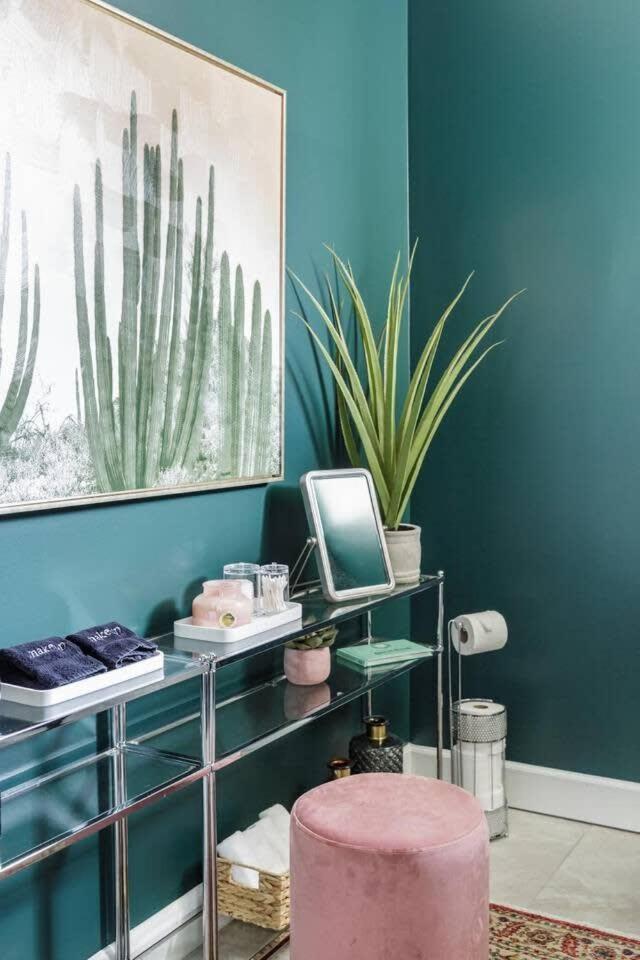 Relax Into Urban Chic At A Textured East Holiday home