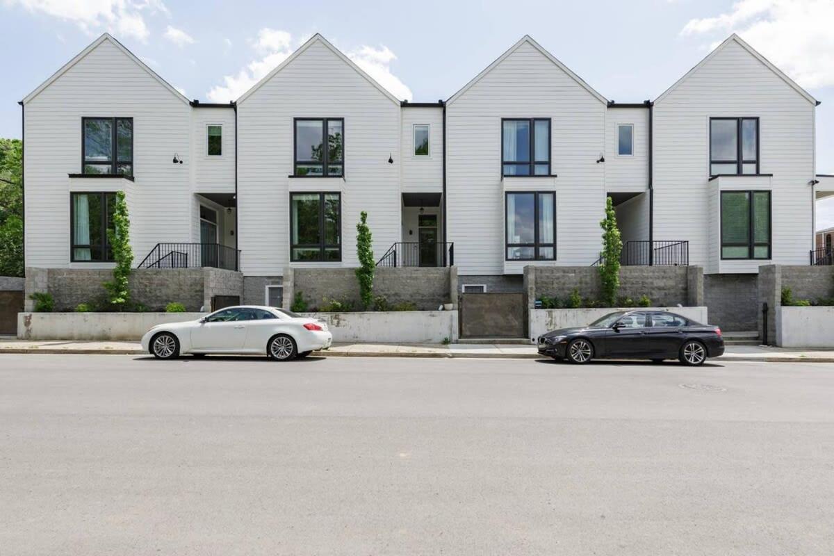 Relax Into Urban Chic At A Textured East Holiday home *