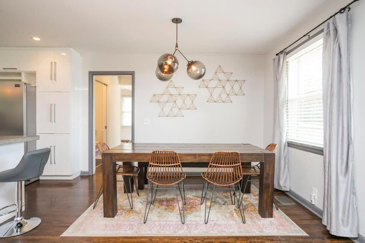 Hip Rustic Ranch Style In East Holiday home *