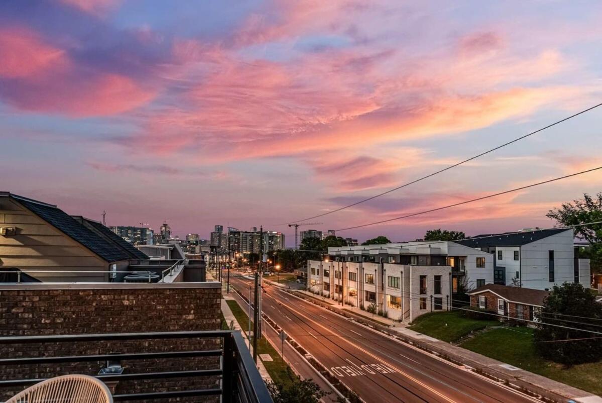 Stylish New Gulch Rooftop Deck W Views Holiday home Nashville