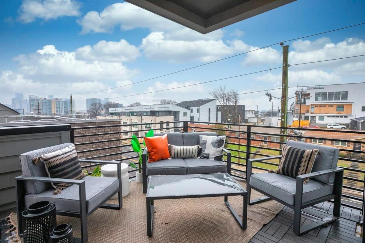 Holiday home Stylish New Gulch Rooftop Deck W Views Nashville