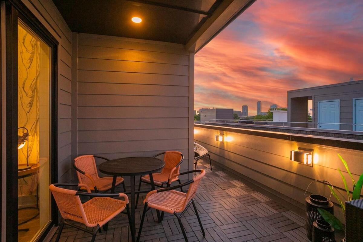 Stylish New Gulch Rooftop Deck W Views Holiday home