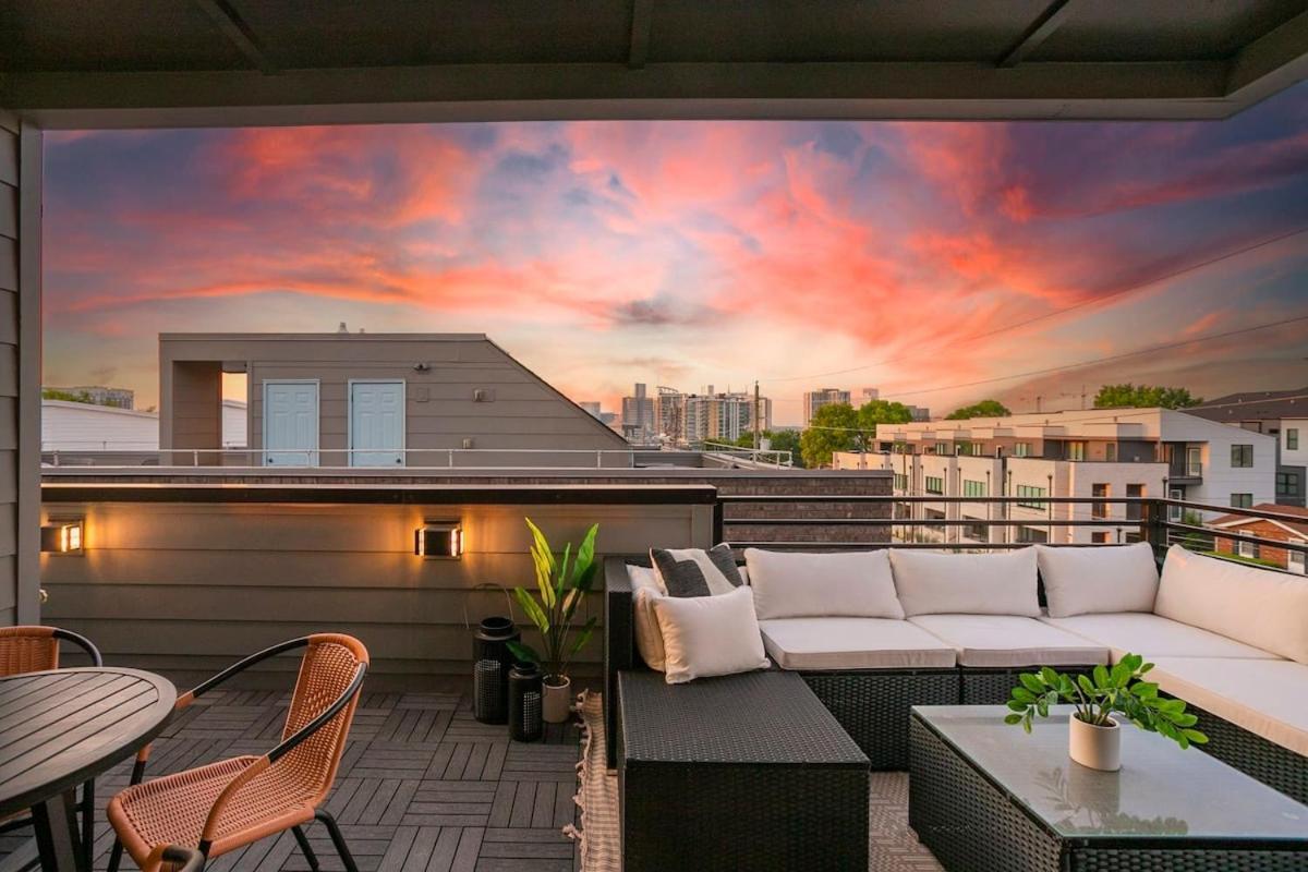 Holiday home Stylish New Gulch Rooftop Deck W Views Nashville