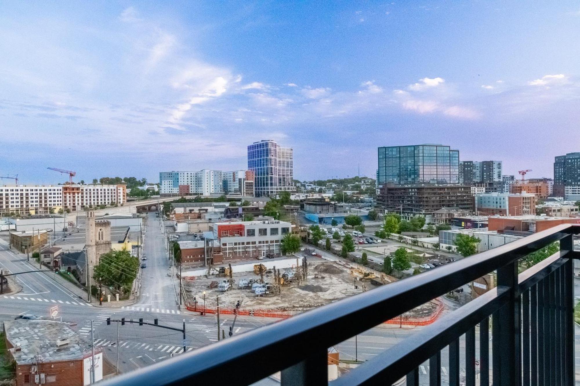 New In Nashville, Pool Gym Rooftop & Laundry 5 Min From Broadway Apartment Nashville