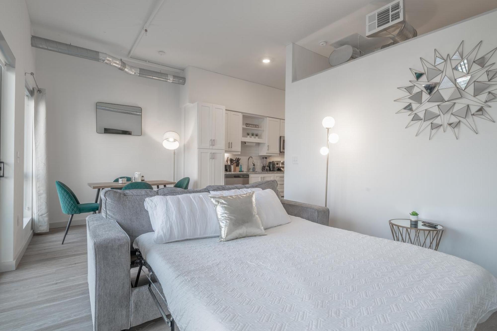 New In Nashville, Pool Gym Rooftop & Laundry 5 Min From Broadway *