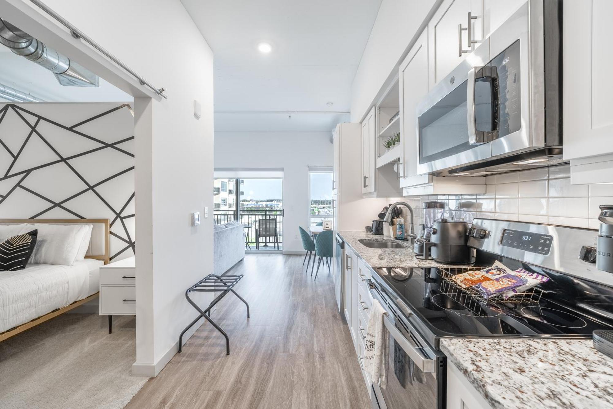 New In Nashville, Pool Gym Rooftop & Laundry 5 Min From Broadway Apartment
