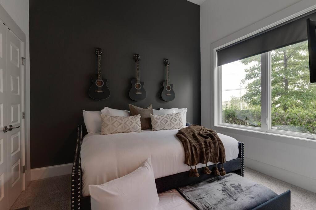 Music Charmer! 3 Bedrooms-2 Miles To Downtown * Nashville