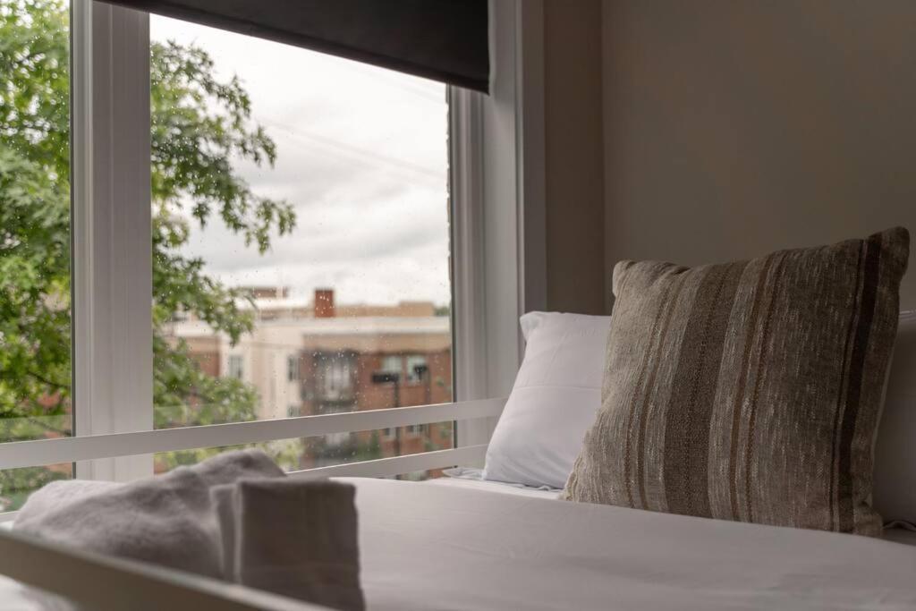 Unforgettable Townhome-close To Broadway-10 Beds! *