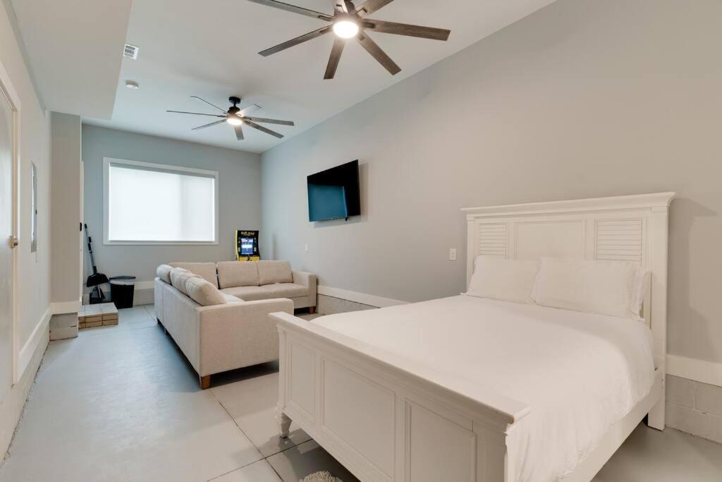 Holiday home 3bd -rooftop Escape- Steps From The Gulch Fun