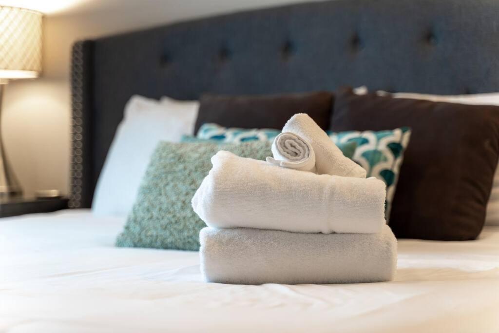 Holiday home 3bd -rooftop Escape- Steps From The Gulch Fun Nashville