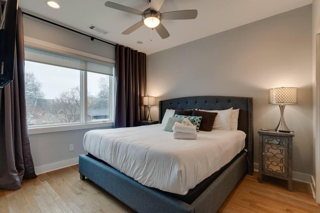 Holiday home 3bd -rooftop Escape- Steps From The Gulch Fun Nashville