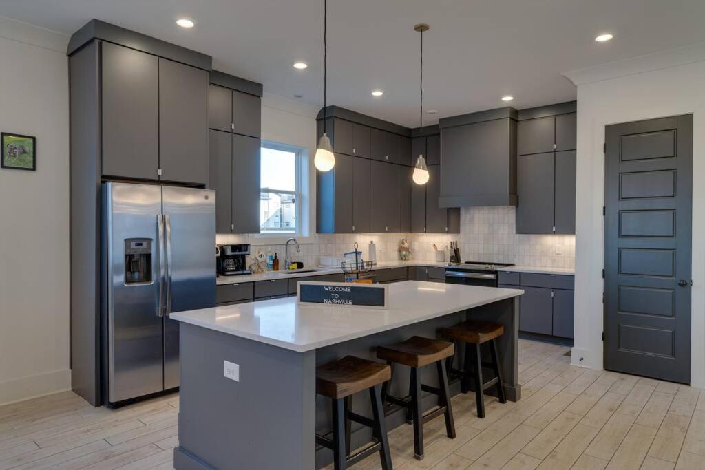 Spacious Only 2 Mi To Broadway Holiday home