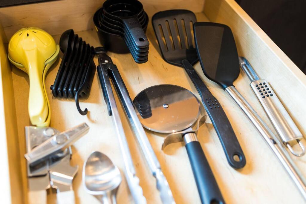 Beautiful 3 Bedroom! Near Broadway-12th S-gulch Holiday home Nashville