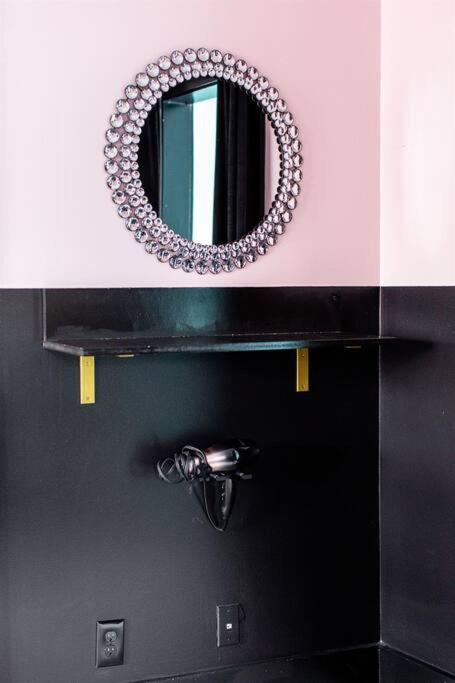 Holiday home Minutes To Downtown, Walkable To Shopping & Dining