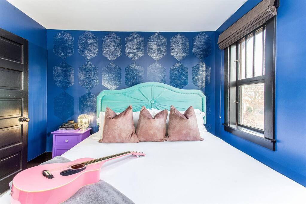 Minutes To Downtown, Walkable To Shopping & Dining Holiday home Nashville